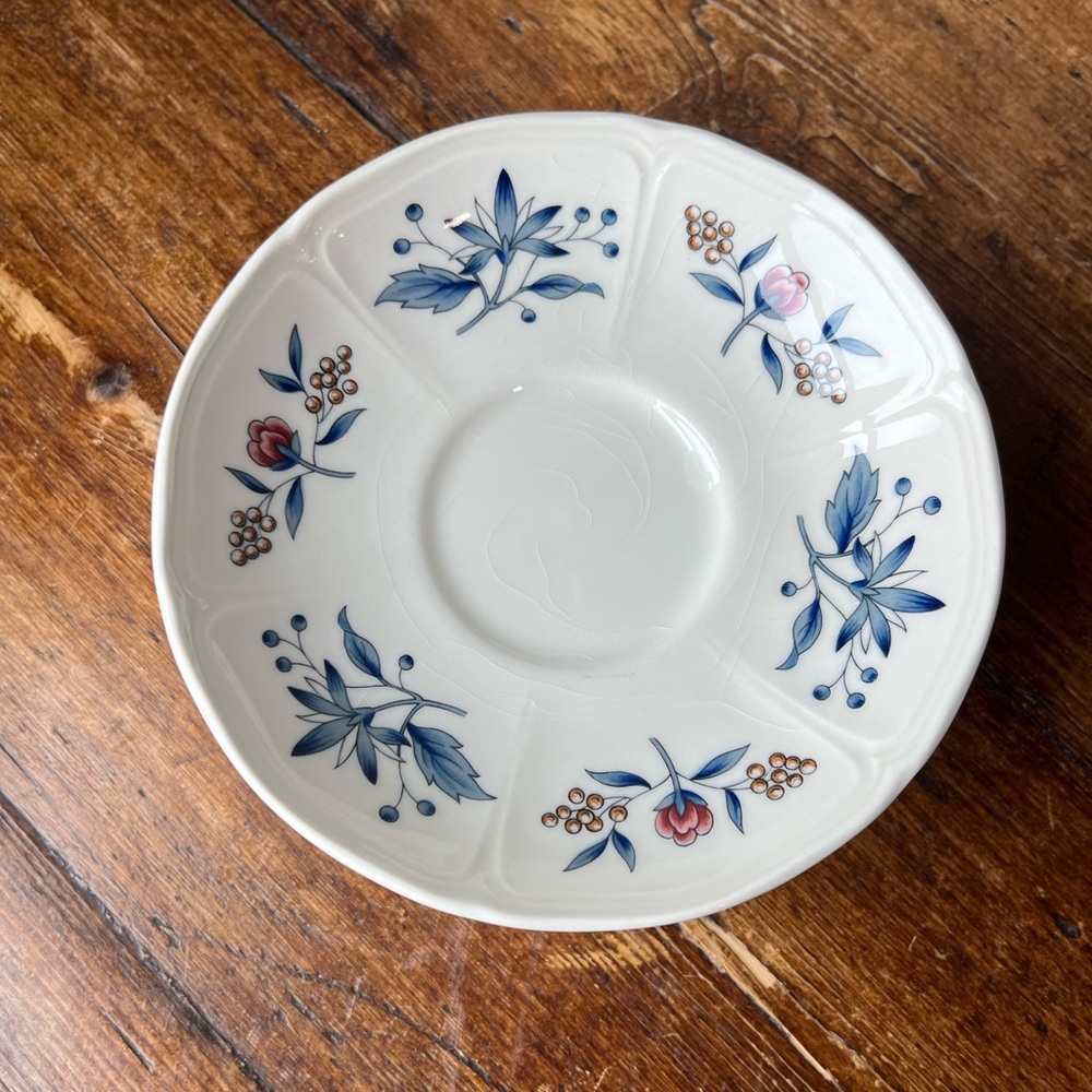 Wedgwood Williamsburg of Etruria and Barlaston Potpourri set of 6 saucers